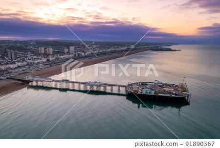 Brighton pier at dawn Brighton pier at dawn 91890367