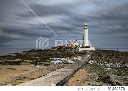 Wide shot of St Marys Lighthouse near Newcastle 91890370