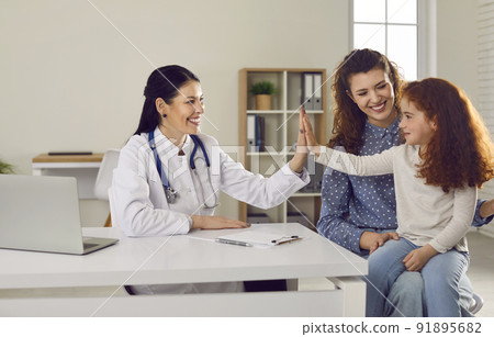 Female pediatrician gives five to little girl who was undergoing medical examination with her mother 91895682