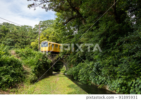 [Hokusei Line] Train crossing the twisted bridge 91895931