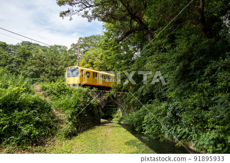 [北星線] 火車穿過扭曲的橋 91895933