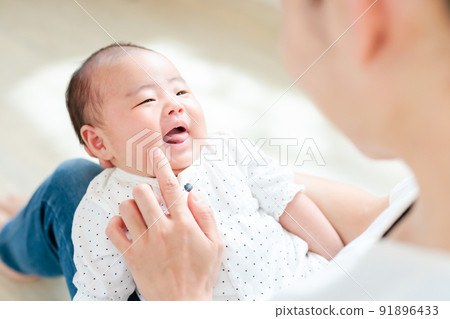 親子玩寶寶，臉頰，接觸遊戲，室內游戲，出生後2個月 91896433