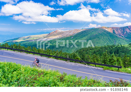 （群馬縣）滋賀草津路（清爽的高速公路）騎自行車的人 91898146