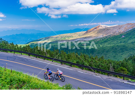(Gunma Prefecture) Shiga Kusatsu Road (Refreshing Highway) Cycling people 91898147