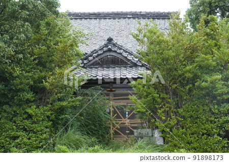 日本精美建築的廢墟和雜草叢生 91898173