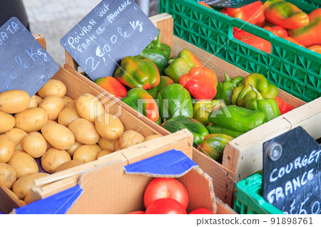 At Marche in Moustiers-Saint-Marie, a beautiful village in Provence 91898761