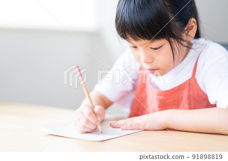 A girl who studies 91898819