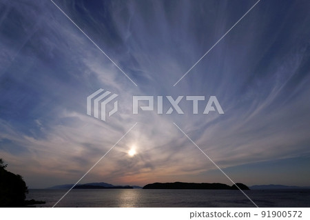 初夏夜景，光暈出現，超廣角，天空主體，220504pm 91900572