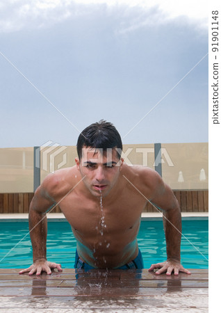 Sensual man in swimming pool 91901148