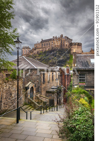 Edinburgh Castle from Heriot place, Edinburgh, Scotland, UK 91901312