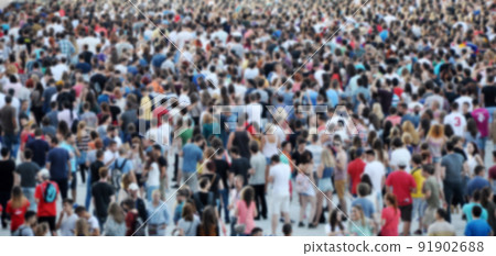 Blurred crowd of people partying 91902688
