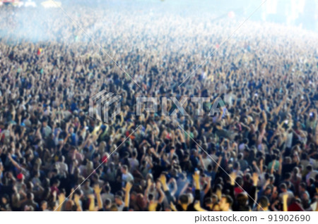 Blurred crowd of people partying 91902690