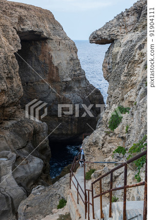 Wied il Mielah canyon, natural arch over the sea. Gozo, Malta Wied il Mielah canyon, natural arch over the sea. Gozo, Malta 91904111