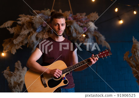 man with guitar 91906525