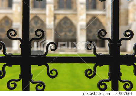 Inner courtyard of the Westminster Abbey 91907661