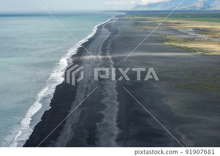 Reynisfjara black sand beach, Iceland 91907681