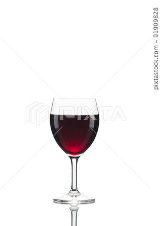 A glass of red wine and its reflection. 91909828