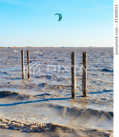 Kite surfing lake landscape Neusiedler 91909954