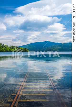 Lake Shikaribetsu: Railroad tracks leading to Lake Shikaribetsu 91914444