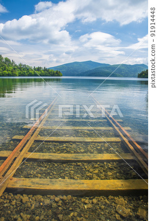 Lake Shikaribetsu: Railroad tracks leading to Lake Shikaribetsu 91914448