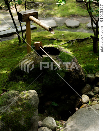 Scenery of sunbeams and hand water in a Japanese garden Scenery of sunbeams and hand water in a Japanese garden 91915397