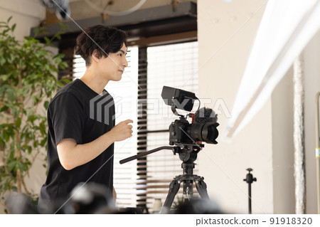 Shooting studio photographer 91918320