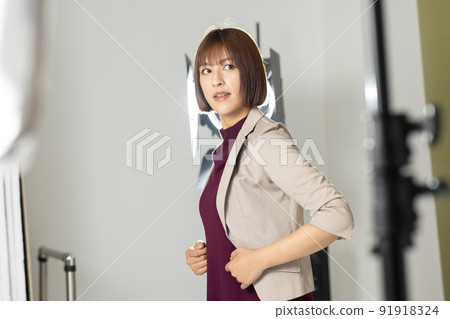 在工作室拍攝模特 91918324
