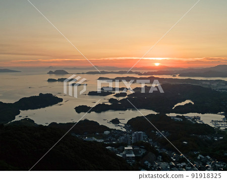 從石岳天文台公園上空鳥瞰九十九島 從石岳天文台公園上空鳥瞰九十九島 91918325