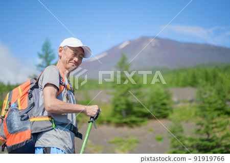 日本百山，富士山背景，登山人 91919766