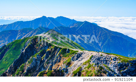 Autumn Kisokomadake trekking (view of Mt. Utsugi from the summit of Mt. Hoken) 91921104