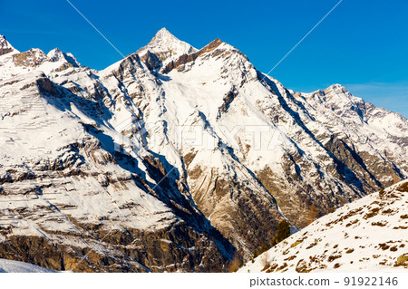 Alpine landscape around Zermatt with snow-capped mountain ranges, Switzerland 91922146