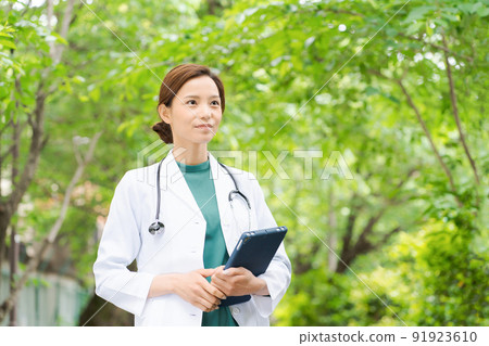 Doctor, medical worker, female, green background 91923610