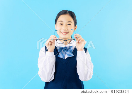 Female student with glasses 91923834
