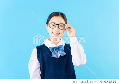 戴眼鏡的女學生 91923835
