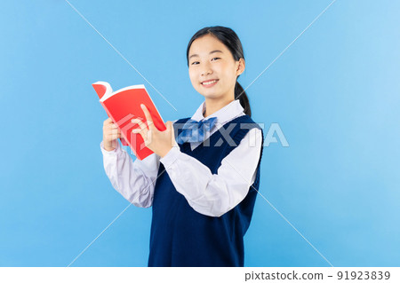 Female student reading a book Female student reading a book 91923839