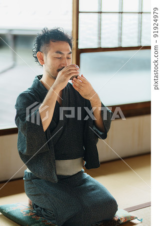 Japanese man with a beard drinking tea 91924979