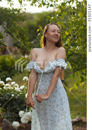 Sensual woman standing in garden Sensual woman standing in garden 91925147