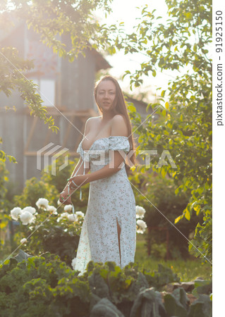 Sensual woman standing in garden 91925150