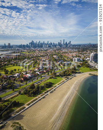 Aerial view of Melbourne CBD and coastal suburb 91925154
