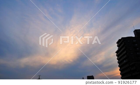 Clouds spreading in the evening sky in the valley of the building. Clouds spreading in the evening sky in the valley of the building. 91926177