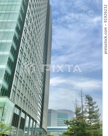 Buildings towering around Hamamatsucho Station 91926232