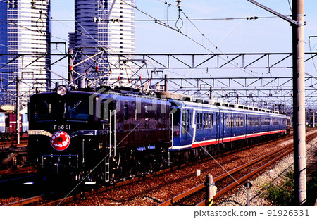1999 EF5861 Ozashiki 火車在東海道貨運線江戶上行駛 91926331