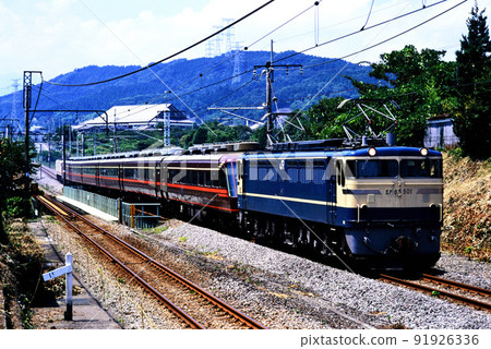 1999 EF65501 Push-pull Ozashiki train going on the Shin-Etsu main line 91926336