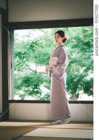 Young woman in summer kimono Young woman in summer kimono 91927388