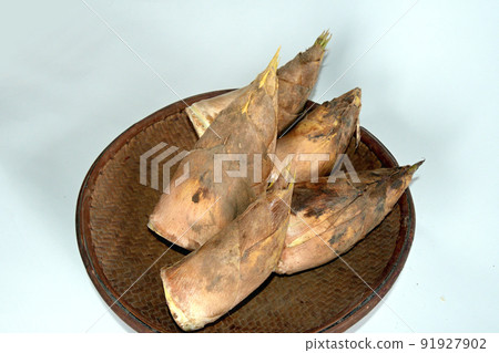 I picked bamboo shoots in the back mountain 91927902