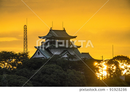 Sunrise over Komakiyama Castle Kirin Castle 91928286