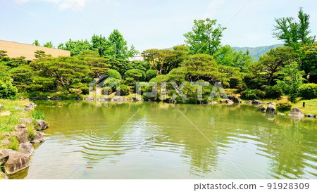 京瓷美術館日本庭園、池塘和東山立方體 91928309