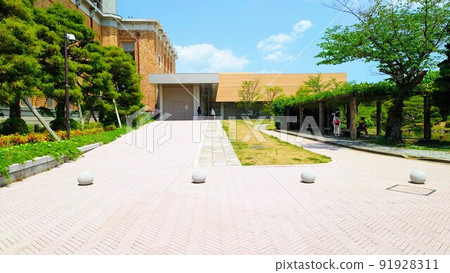 East entrance of Kyocera Museum, Japanese garden and front of Higashiyama Cube 91928311