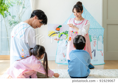 幼兒園老師演奏連環畫 91929067