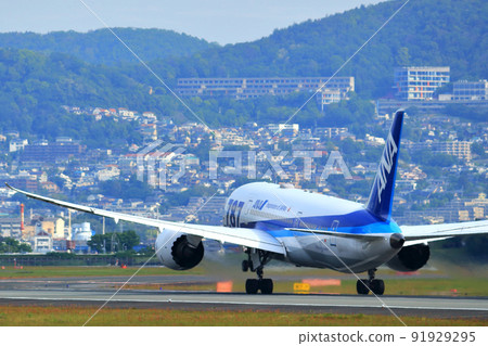 大阪國際機場波音787客機起降 91929295
